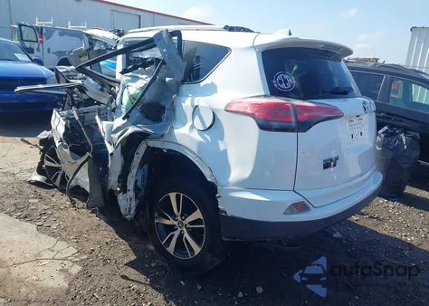 2017 Toyota Rav4 Xle z USA, uszkodzony, nr VIN JTMWFREVXHJ719618